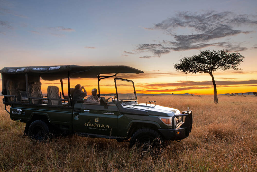 Elewana_Sand_River_Game_drive_at_sunrise_658262